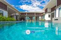 Kolam Renang CASABAY Luxury Pool Villas by STAY