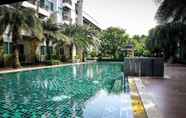 Kolam Renang 2 Karabuning Resort and Residence