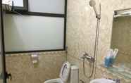 In-room Bathroom 7 Ha Phuong Hotel