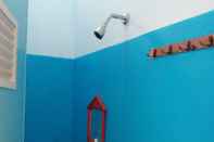 In-room Bathroom Homestay Dhilpratis at Pantai Balekambang 