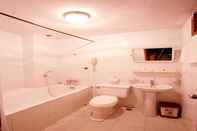 Toilet Kamar APT EZ Holidays Hostel