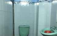 In-room Bathroom 6 Phuong Vy Hotel