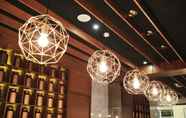 Bar, Kafe, dan Lounge 4 Verse Luxe Hotel Wahid Hasyim