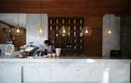 Bar, Cafe and Lounge 5 Verse Luxe Hotel Wahid Hasyim