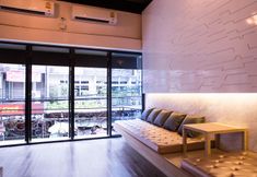 로비 6 Bed Box Khaosarn Hostel