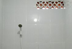 客房内浴室 4 Novaren Guesthouse Kemanggisan