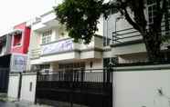 Luar Bangunan 2 Novaren Guesthouse Kemanggisan