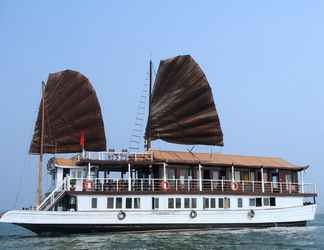 Bên ngoài 2 Pegasus Cruise 