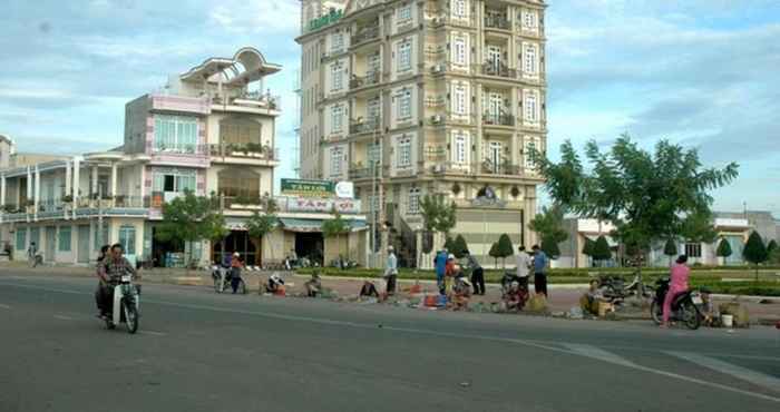 Bên ngoài Ho Phong Hotel