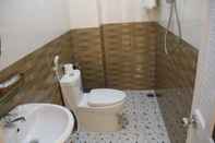 Toilet Kamar Thuy Tien Hotel Ninh Chu