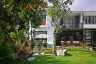 Luar Bangunan Sherloft Home & Hostel