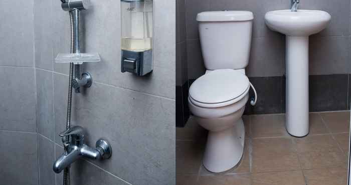 Toilet Kamar OYO 1111 Harmony Stay