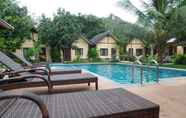 Kolam Renang 6 Piya Guesthouse