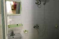 Phòng tắm bên trong Mai Dao Guesthouse