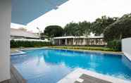 Swimming Pool 2 B2 Riverside Premier Hotel 