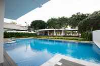 Swimming Pool B2 Riverside Premier Hotel 