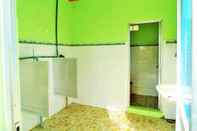 In-room Bathroom Tram Chim Homestay