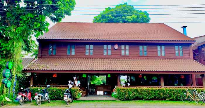 Luar Bangunan Riverhouse Hotel (The Teak House)