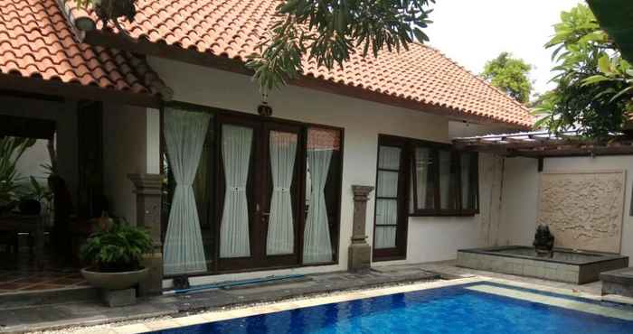 Swimming Pool Kelapa Guest House 