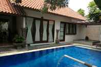 Swimming Pool Kelapa Guest House 