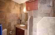 Toilet Kamar 3 Phoenix Lake Side Pool Villa