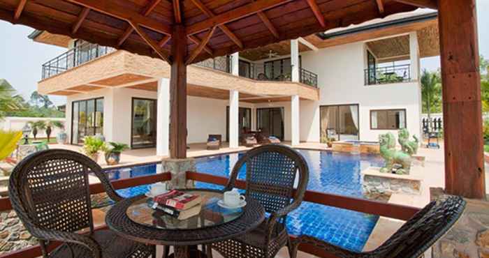 Lobi Phoenix Lake Side Pool Villa