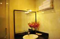 In-room Bathroom Van Nam Hotel Nha Trang