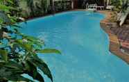 Kolam Renang 7 Sunset Inn