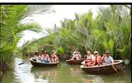 Swimming Pool 5 Center Homestay 