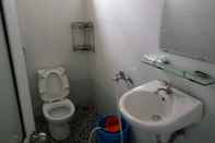 ห้องน้ำภายในห้อง Cat Tuong Motel