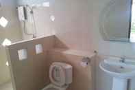 Toilet Kamar Baan Tai Backpackers