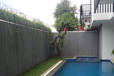 Swimming Pool White Tree Residence