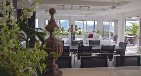 로비 2 Panorama Summit