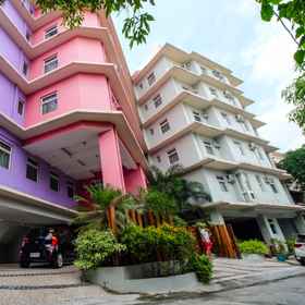 Lobby 1 MySpace Hotel @ BGC, Gobbledygook Apparels Hotels
