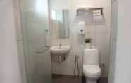 Toilet Kamar 7 Brezza Hotel Sitiawan