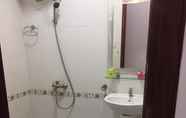 Toilet Kamar 6 Le Dai Phat Hotel