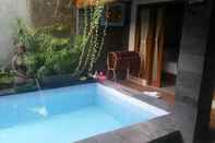 Kolam Renang My House Villa