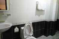 Toilet Kamar Tre Hotel