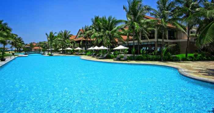 Swimming Pool Golden Sand Resort and Spa