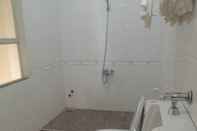 In-room Bathroom Truc Quynh 2 Hotel