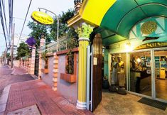 Bangunan 2 Samsen Sam Place