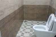 Toilet Kamar Ha Giang 2 Hotel Bao Loc