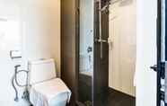 In-room Bathroom 7 6th Avenue Apartment 703 by Lofty Villas