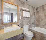 In-room Bathroom 5 Bliss Luxury Hotel
