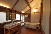 Phòng tắm bên trong Chompor Lanna Boutique Resort