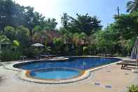 Kolam Renang Mac's Bay Resort