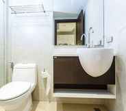 In-room Bathroom 6 Studio 503 @Emerald Terrace by Lofty Villas