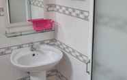 Phòng tắm bên trong 4 Pink Lotus Hotel