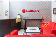 Lobby RedDoorz @ Km 50 Aguinaldo Highway Tagaytay - Vaccinated Staff 