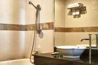 Toilet Kamar KK Times Square Hotel